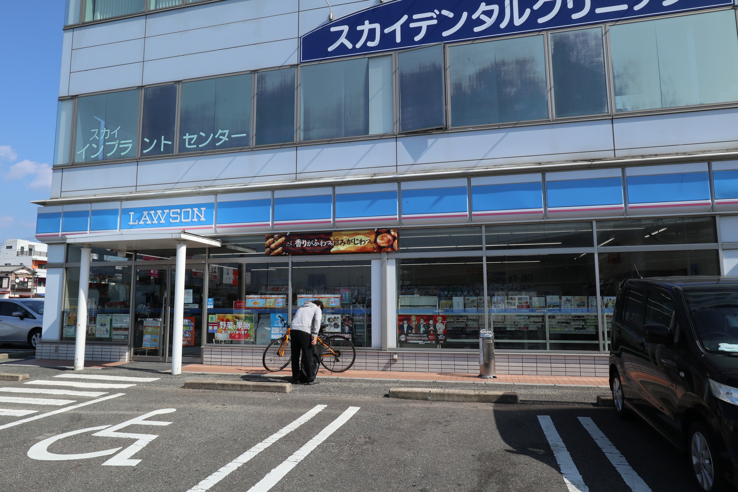 パラディーゾ空港前  コンビニ