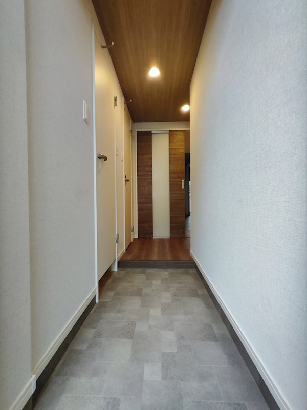 neu(ノイ) 玄関