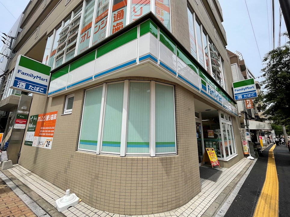 サーパス西新二丁目  コンビニ