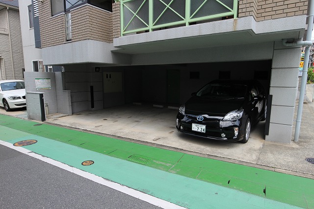 オークス西新 駐車場