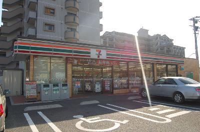 ロイヤルヒルズ美和台 コンビニ