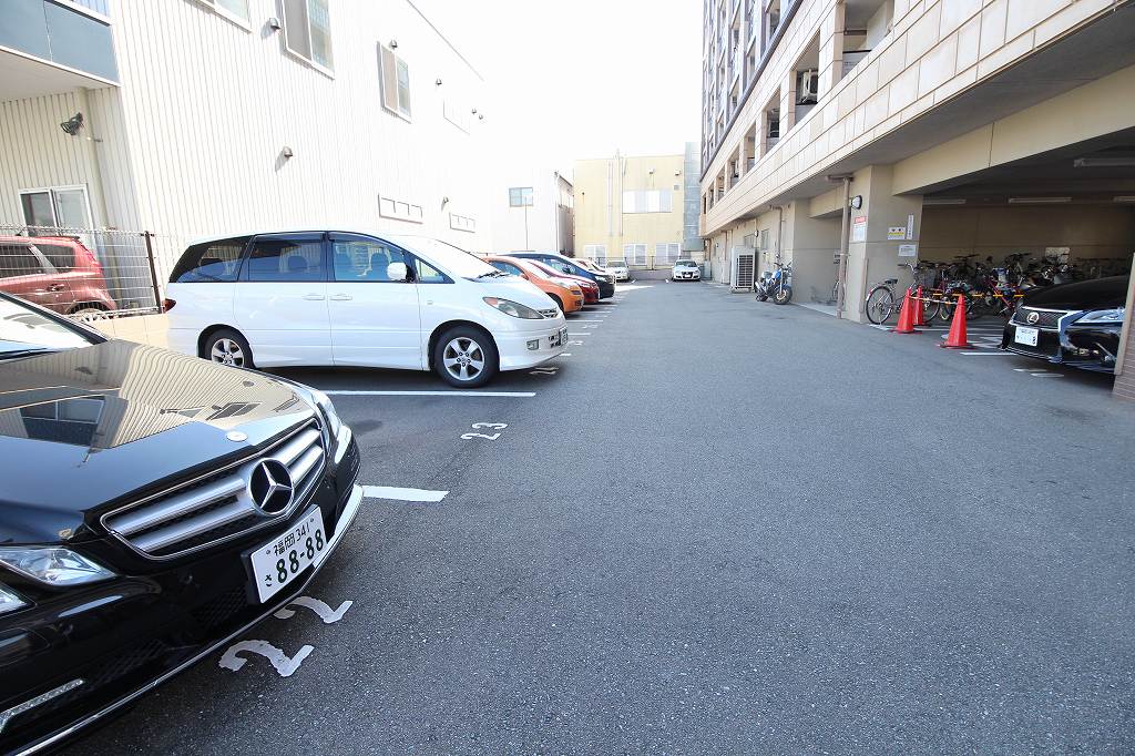 グロースメゾン博多山王 駐車場