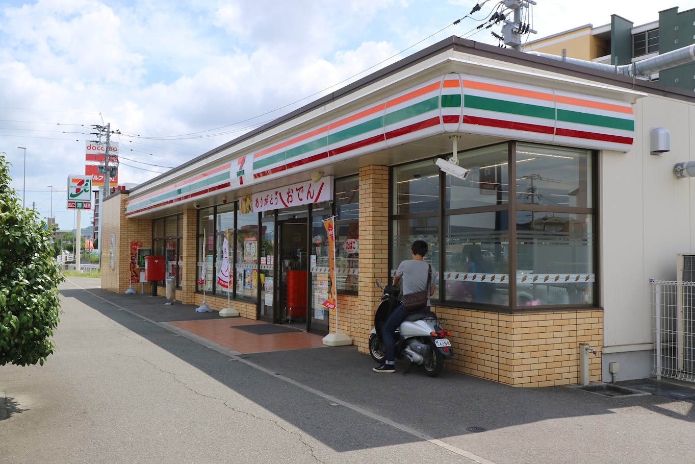 レオパレスエスコートⅠ コンビニ