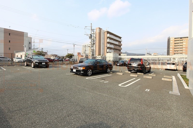 ヴィラ筑紫駅前 駐車場