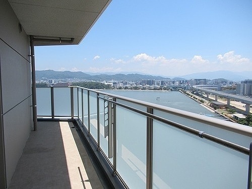 福岡県福岡市東区香椎照葉３丁目 ベランダ