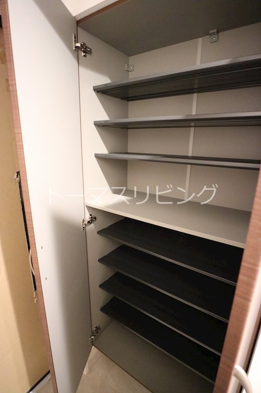 CINQ IWASE BLD 玄関