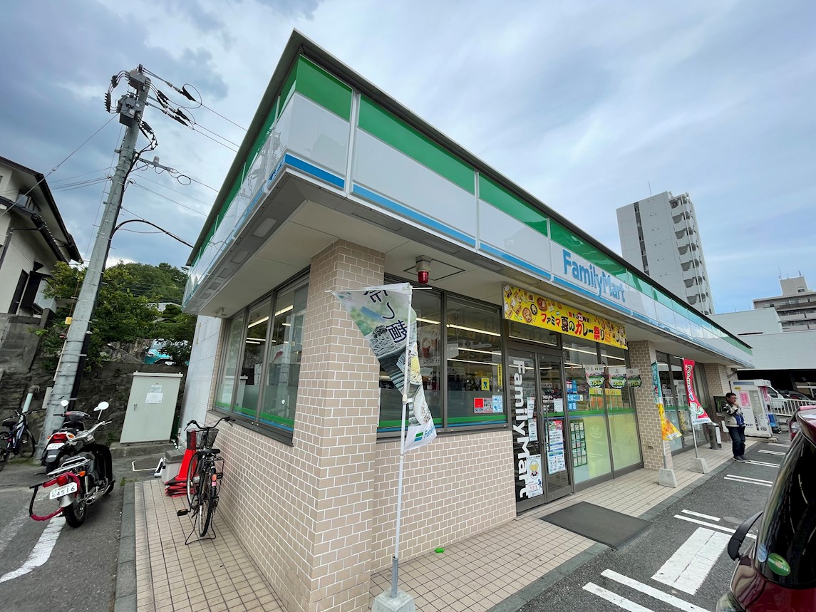 パグーロ西新南 コンビニ