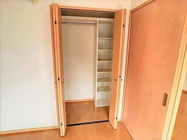 グランドルー春日　A棟 収納