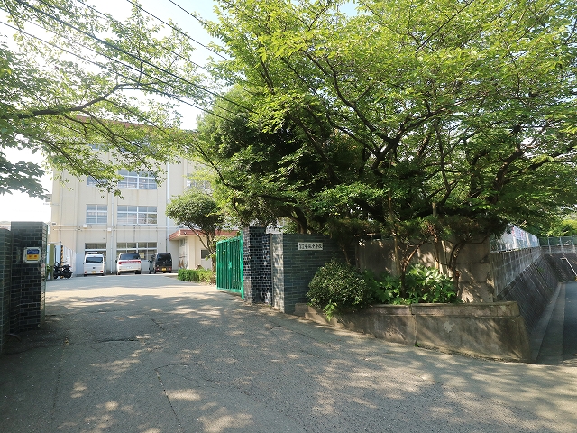 Coco Terrasse 平和 中学校