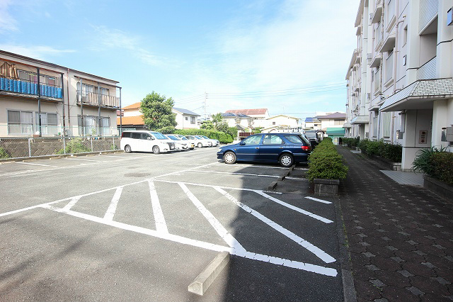 コーポ神松 駐車場