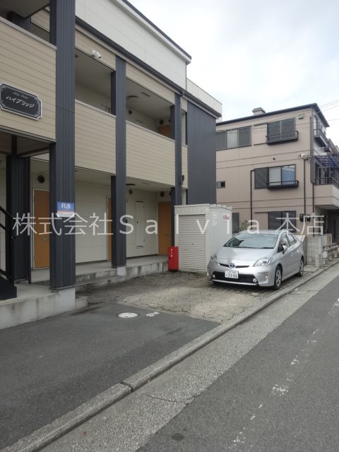 ハイブリッジ 駐車場