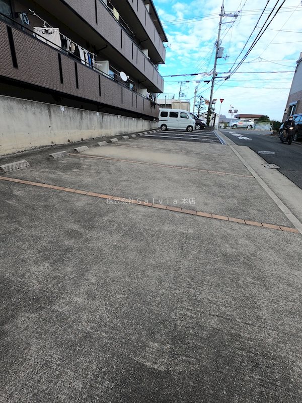 シャルトボナール 駐車場