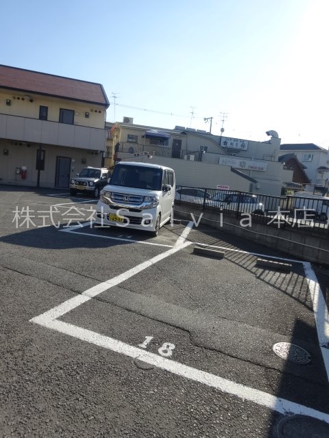ハイツ・花のこみちB棟  駐車場