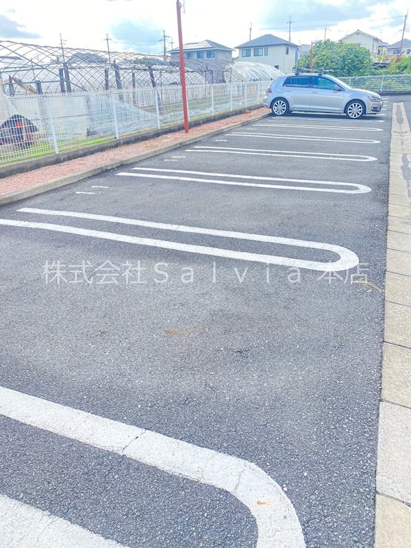 クラール・ベルFU 駐車場