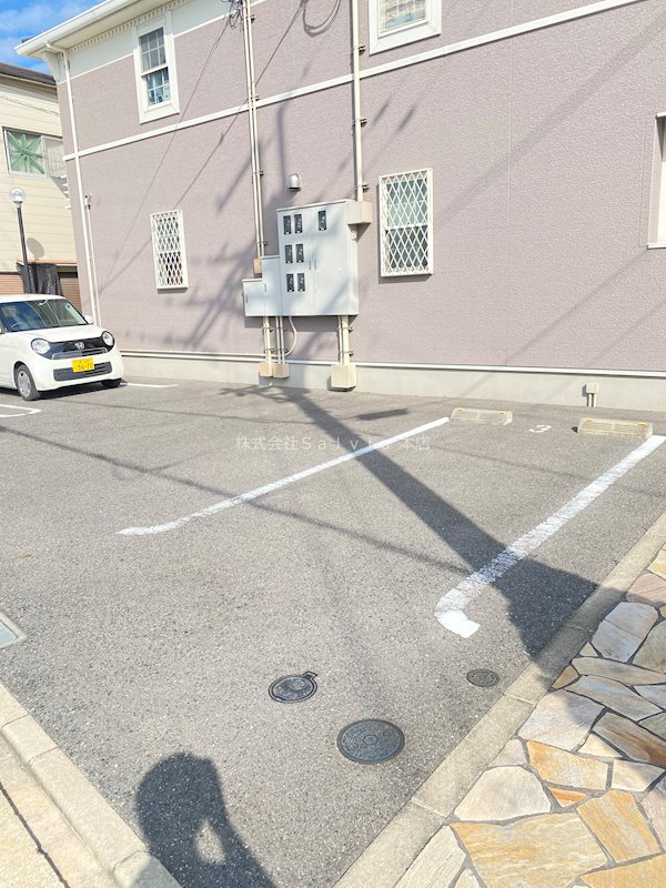 サンリット　カーサ 駐車場