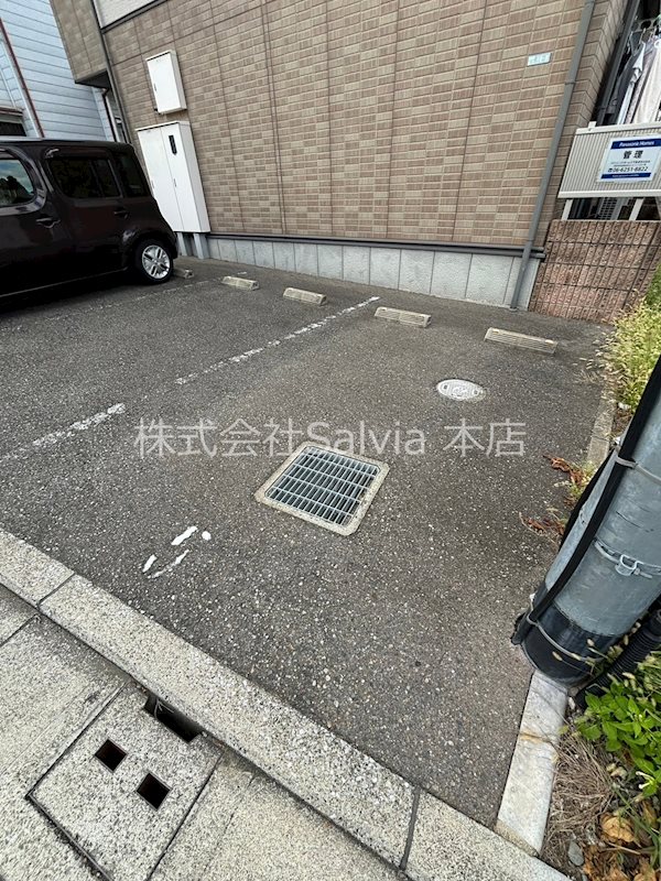 メゾングランデ 駐車場