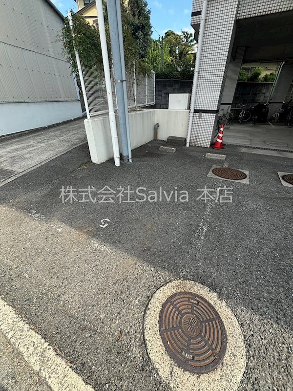 アピアランス平岡 駐車場