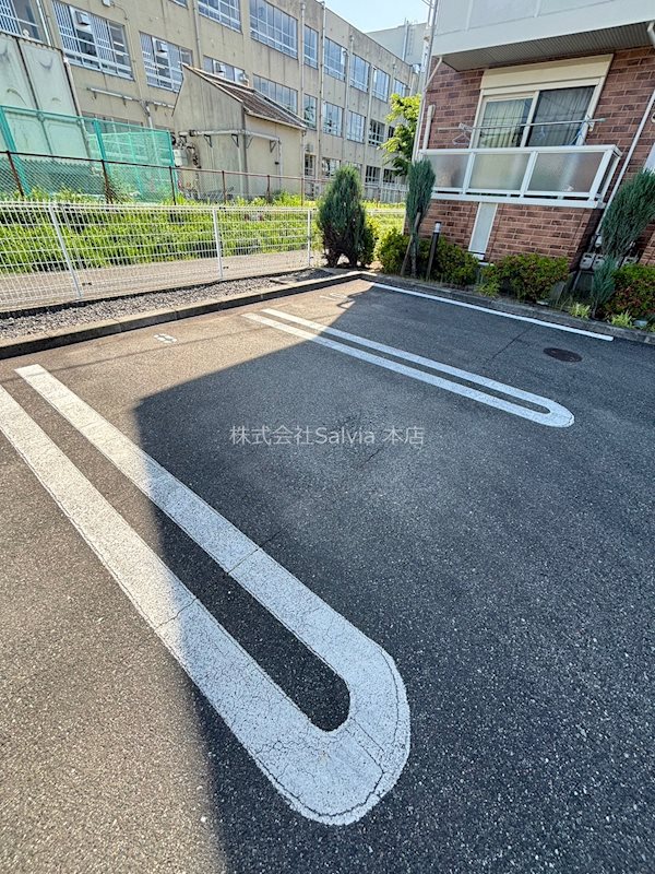 アイリィービュー 駐車場