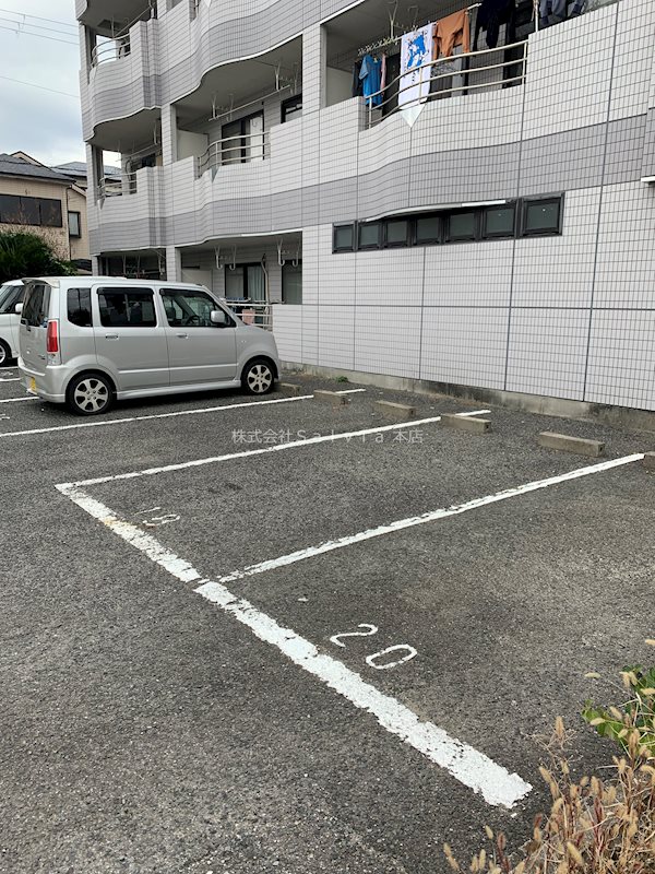 バウハウス 駐車場