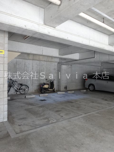 ラポール百舌鳥 駐車場