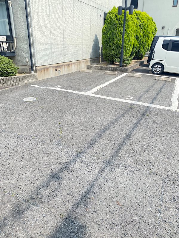 クレスト想 駐車場