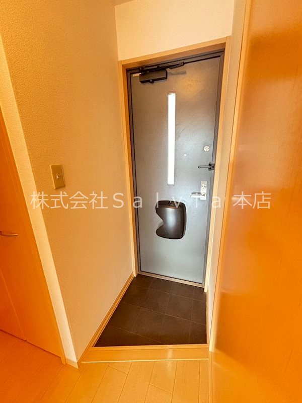 リヴェール日置 玄関