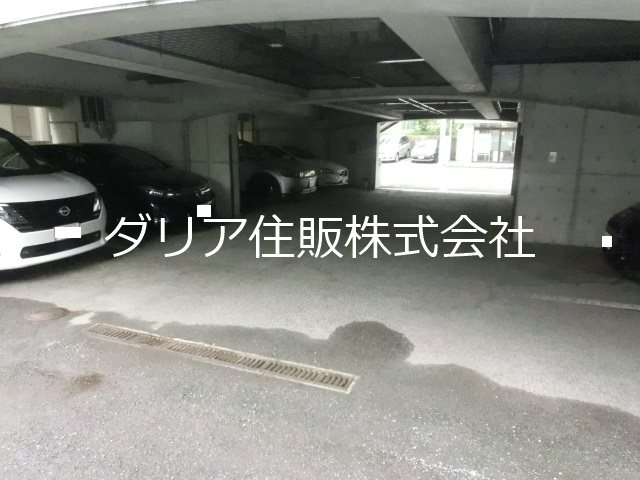 パークサイドハウス 駐車場