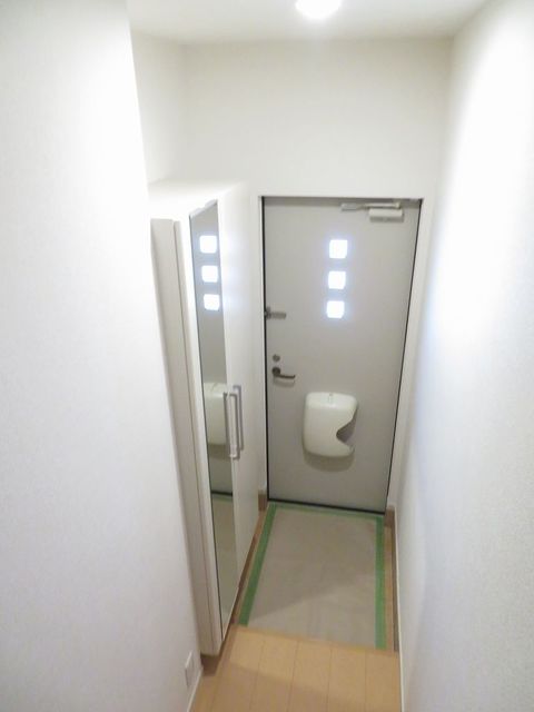 マロン１９８ 玄関