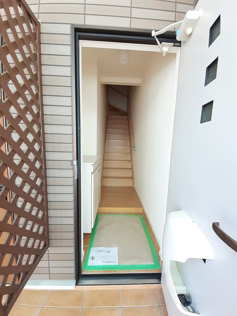 フォンターナ・パーチェ 玄関