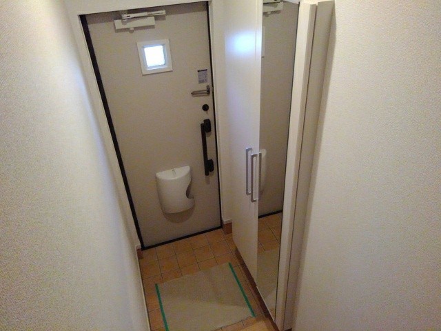 ローリエ国立亭 玄関