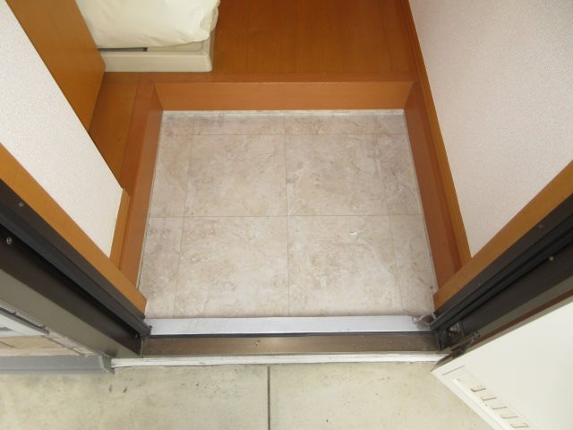 T・オイコス 玄関