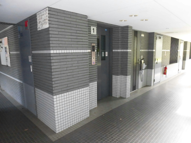 神奈川県横浜市港北区綱島東１丁目 エントランス