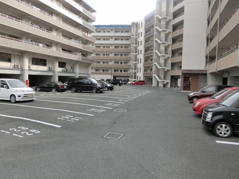 ニューガイア四季彩の丘Ｃ棟 駐車場