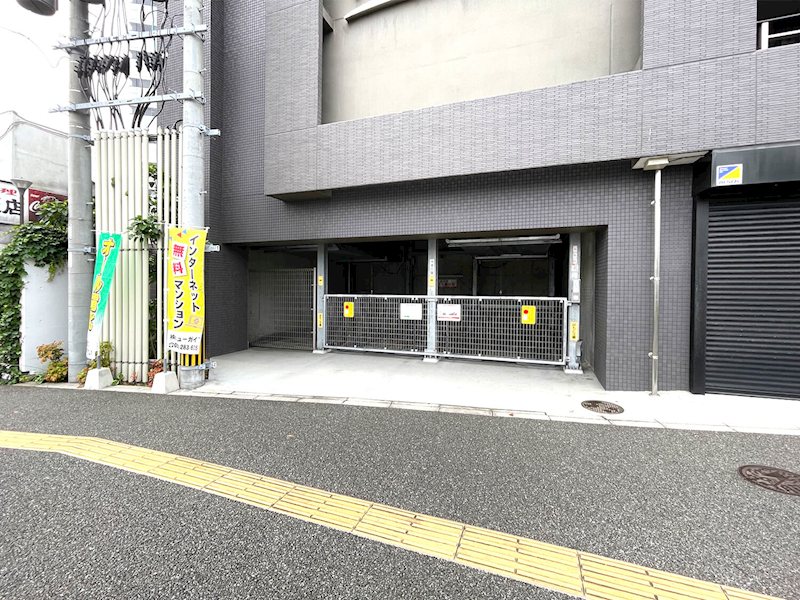 ニューガイア天神北 駐車場