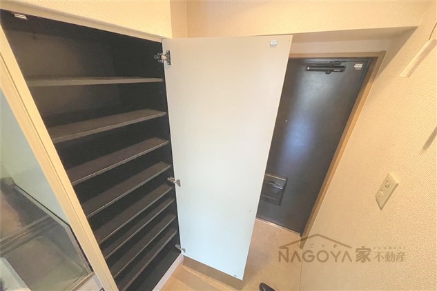 エスタシオン新栄 玄関