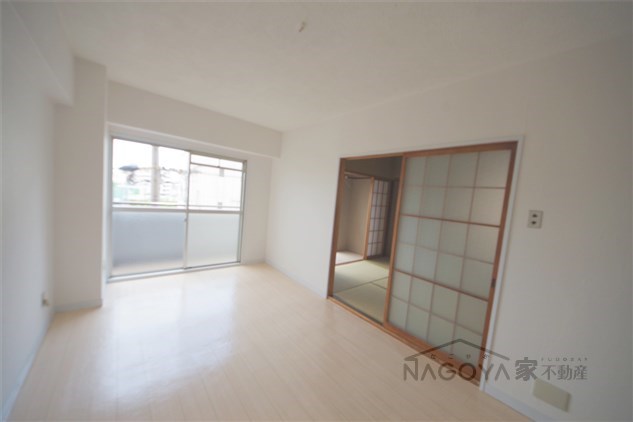 NTビル白壁 リビング