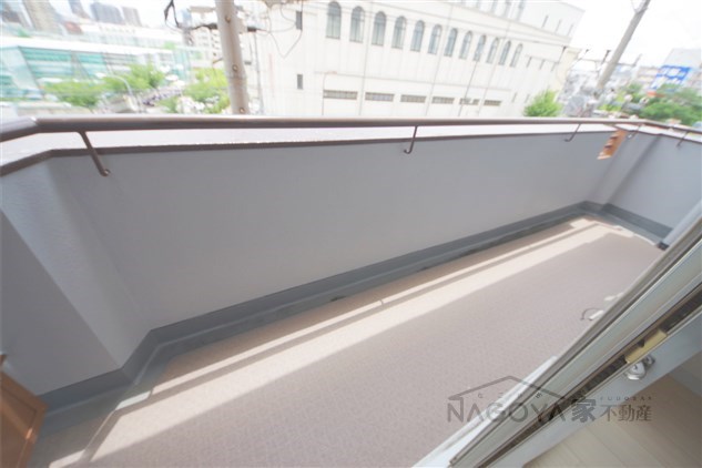 NTビル白壁 ベランダ