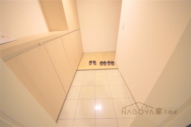 プライムメゾン富士見台 玄関