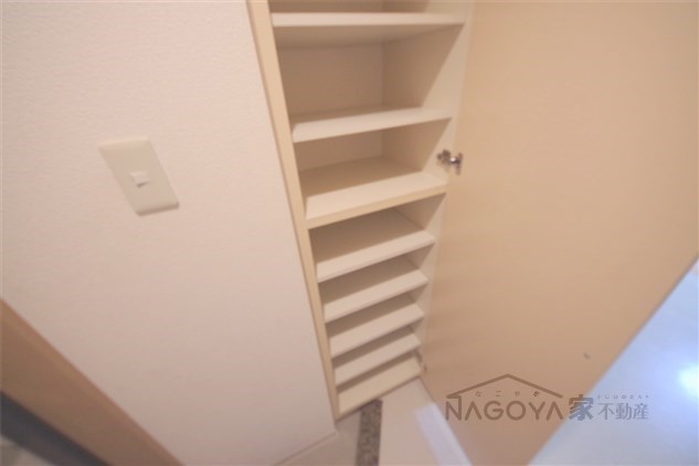 クレサス代官Ｍ 玄関