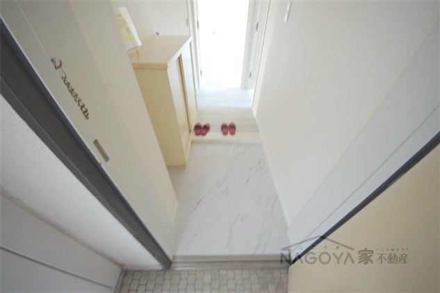 マリオン大曽根 玄関