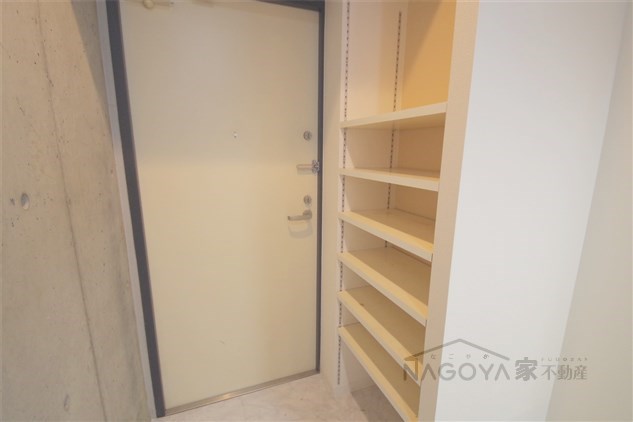 プリマヴェール名駅シュール 玄関