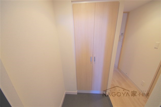 プレサンス名古屋STATIONビジュ 玄関