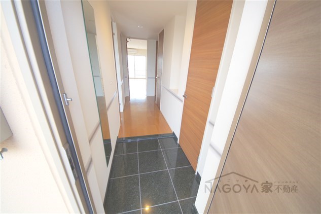 ロイヤルパークスERささしま 玄関