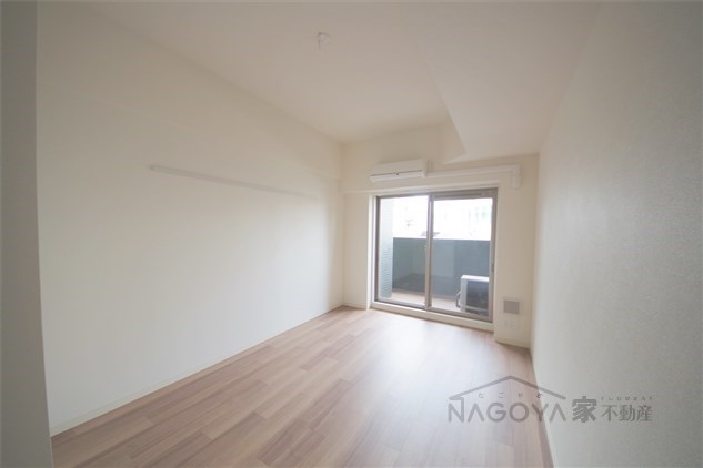 プレサンスジェネ千種内山Ⅱ リビング