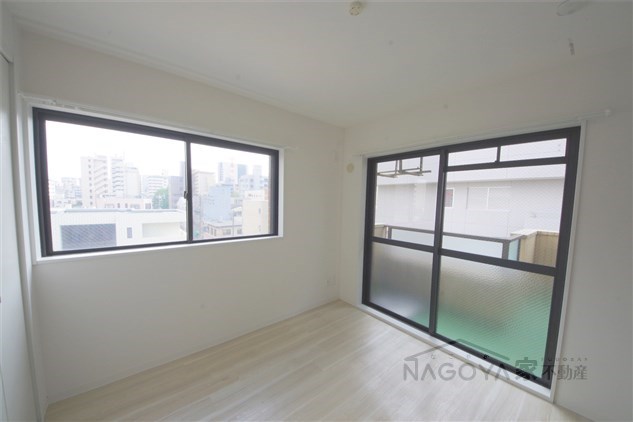 泉ロイヤルビル ベッドルーム