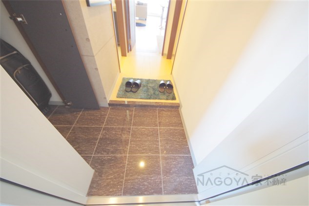 ラヴィータ泉 玄関