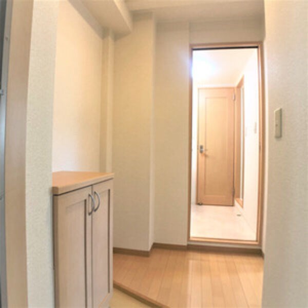 メゾンハナブサ 玄関