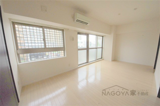 セントレイクセレブ徳川 リビング