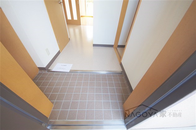 グランドール萩山 玄関