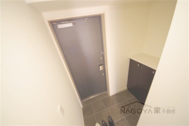 アーデン春岡 玄関